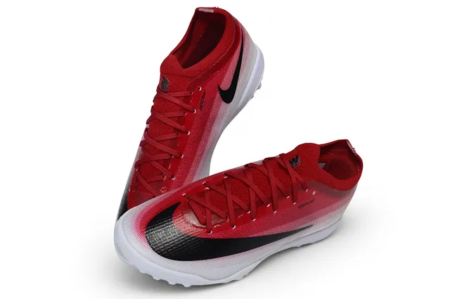 Nike Zapatos de fútbol Turf con upper de knit gradient rojo blanco y overlay de swoosh negro 2