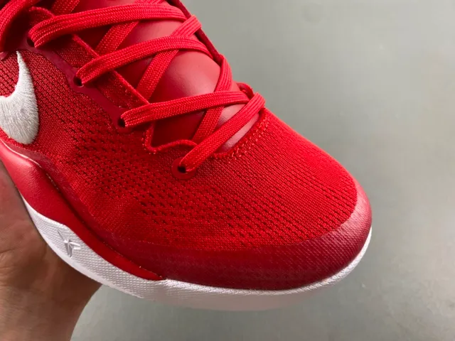 Nike Red White Knit Upper Low-Top Silhouette Basketball Shoes 2