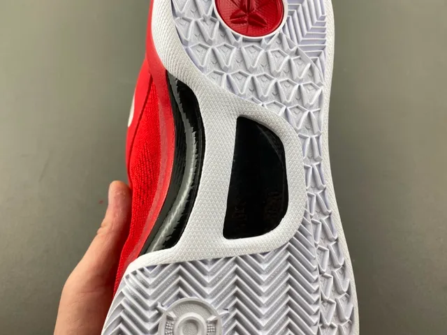 Nike Red White Knit Upper Low-Top Silhouette Basketball Shoes 10