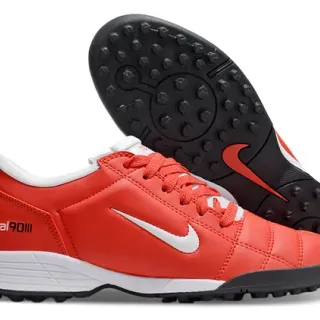 Nike लाल सफेद लो-कट लेस-अप सिंथेटिक लेदर अपर टर्फ सॉकर शूज