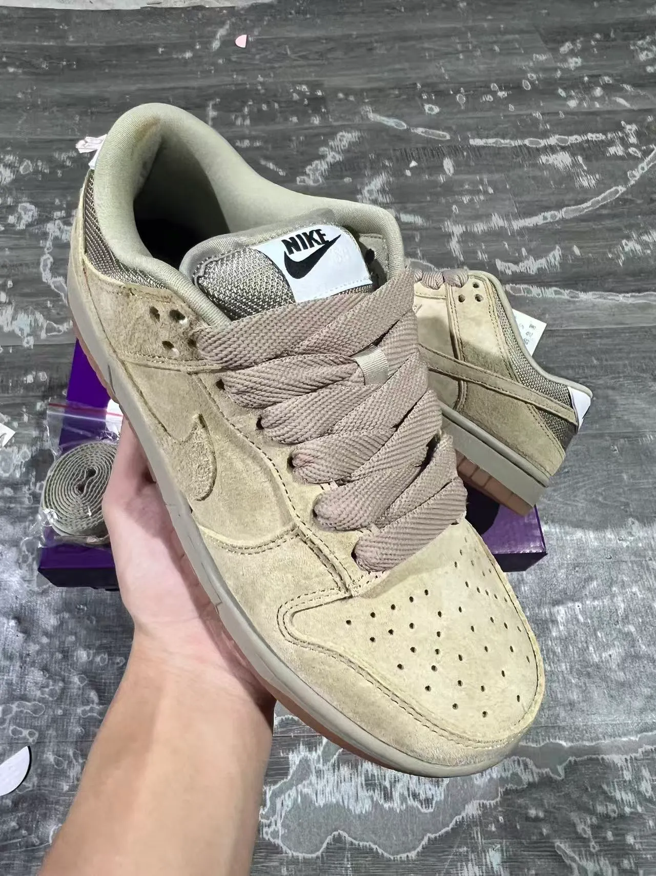 Nike SB Dunk Low 米色麂皮滑板鞋 6