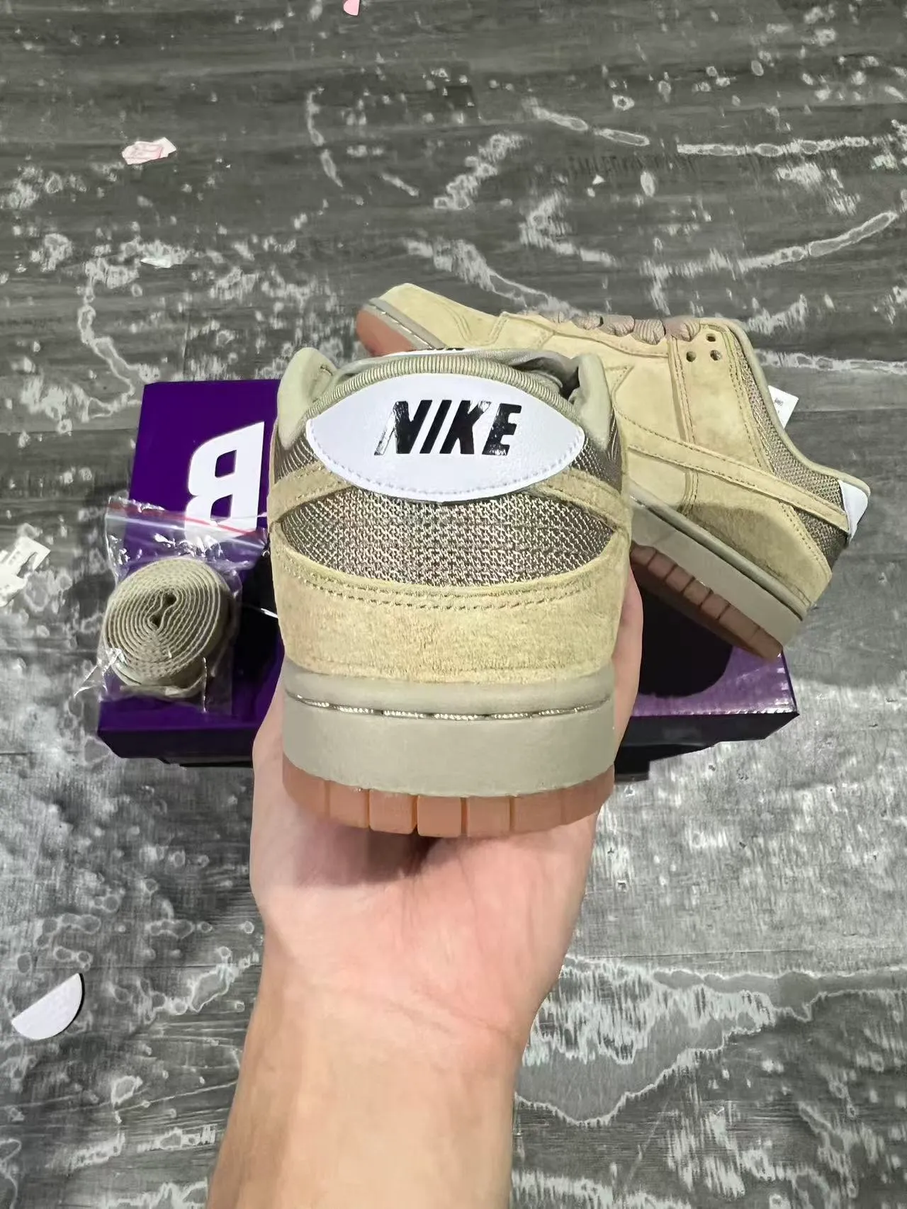 Nike SB Dunk Low 米色麂皮滑板鞋 2