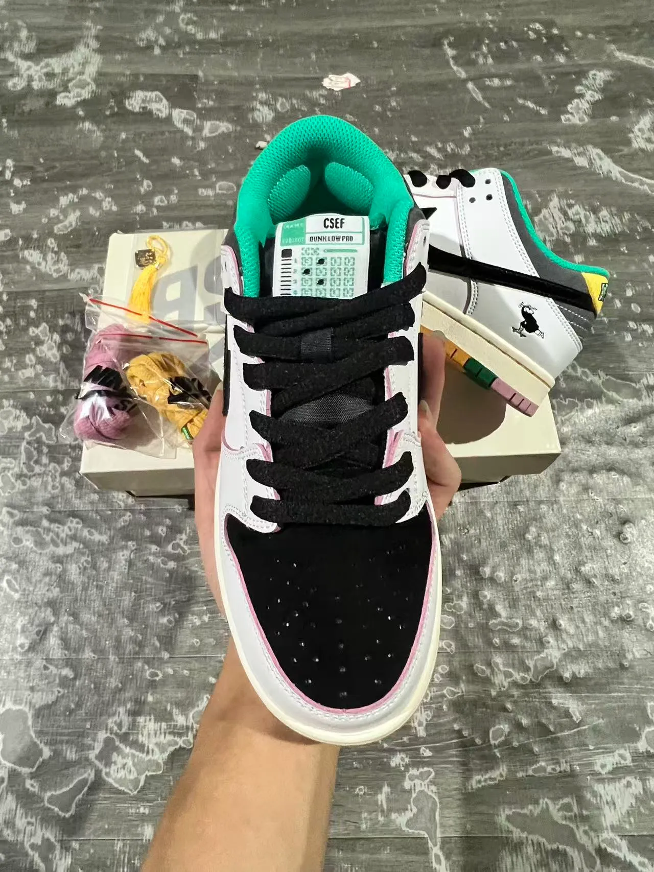 Nike SB Dunk Low أبيض أسود Gum متعدد الألوان حذاء سكيت بورد 2