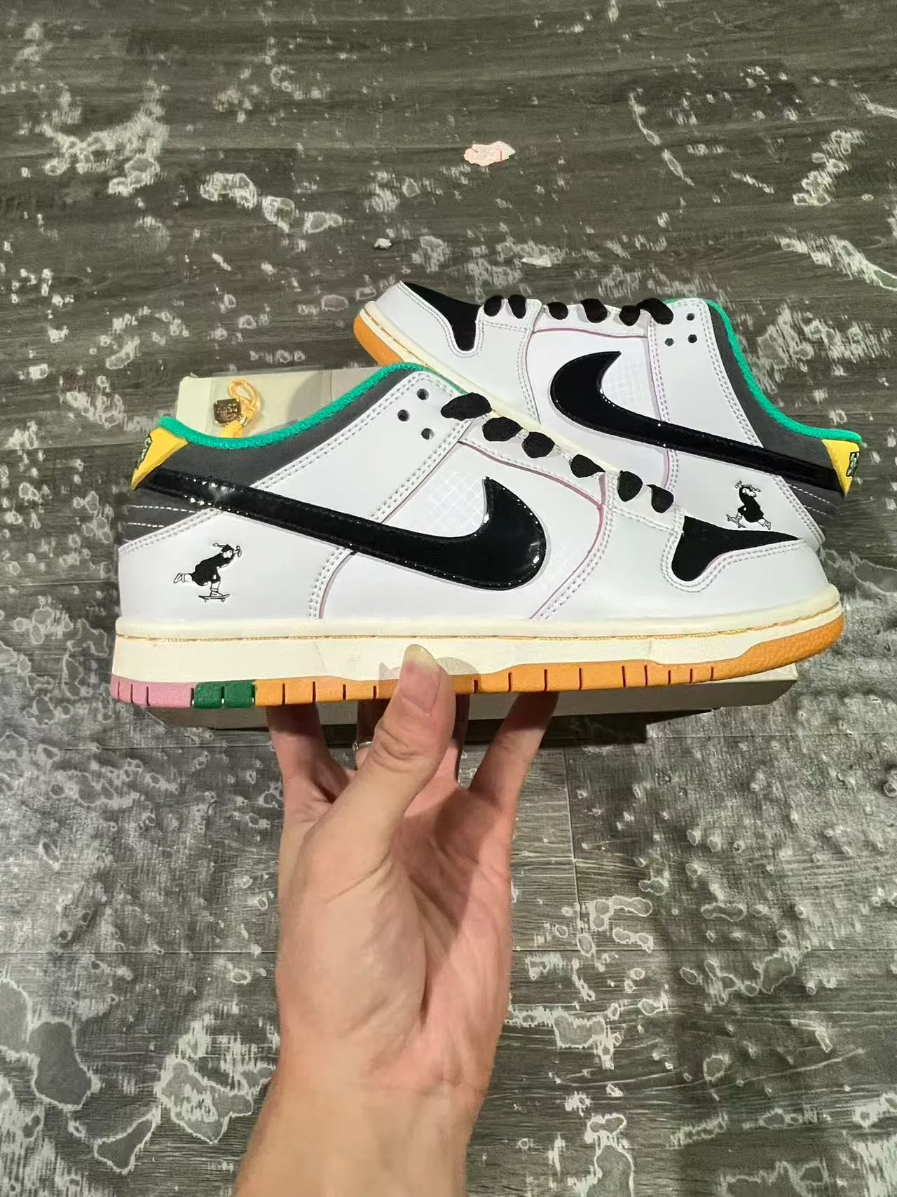 Nike SB Dunk Low أبيض أسود Gum متعدد الألوان حذاء سكيت بورد 9