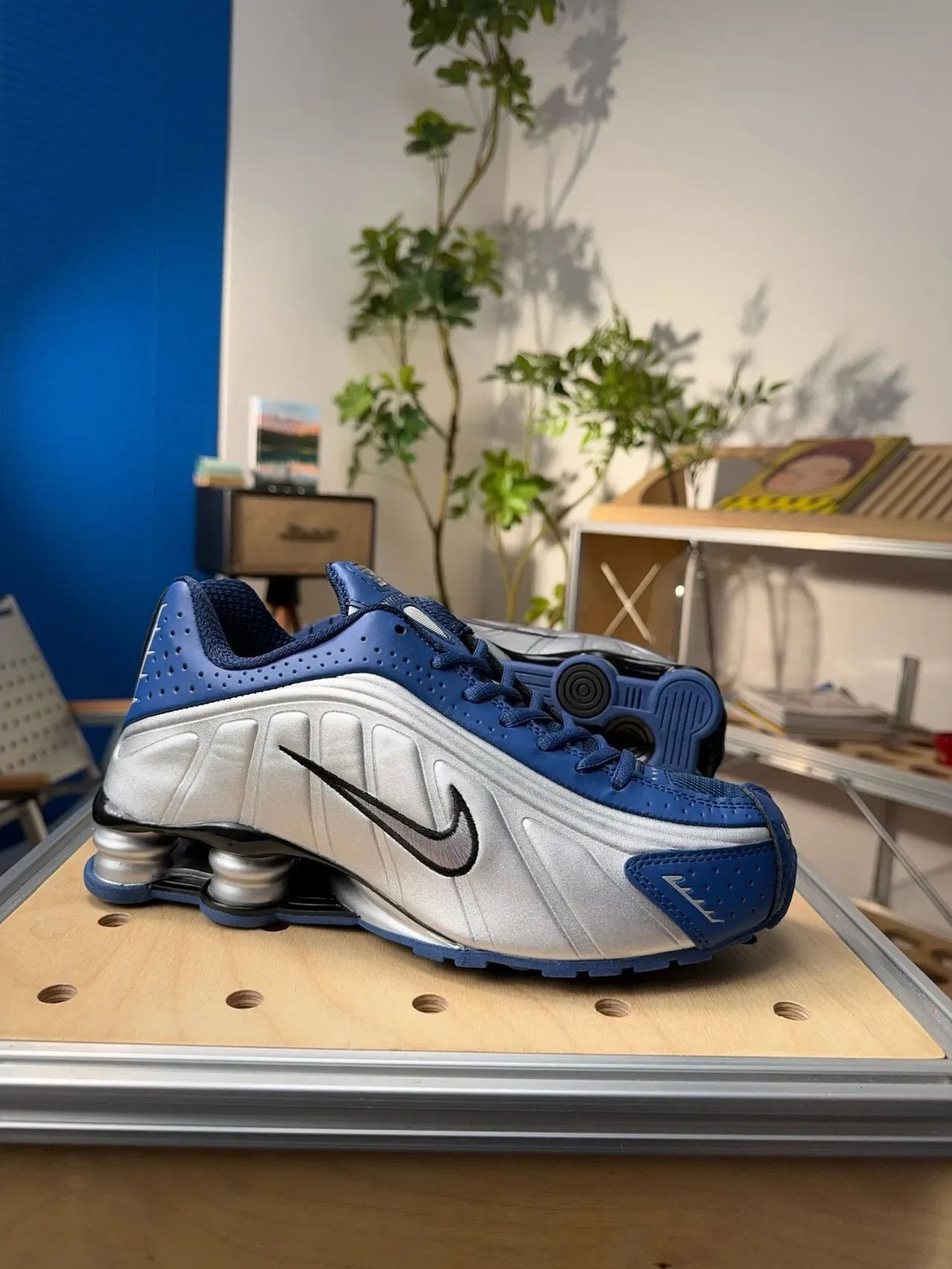Nike Shox R4 Blue and Silver Lifestyle Sneakers 2