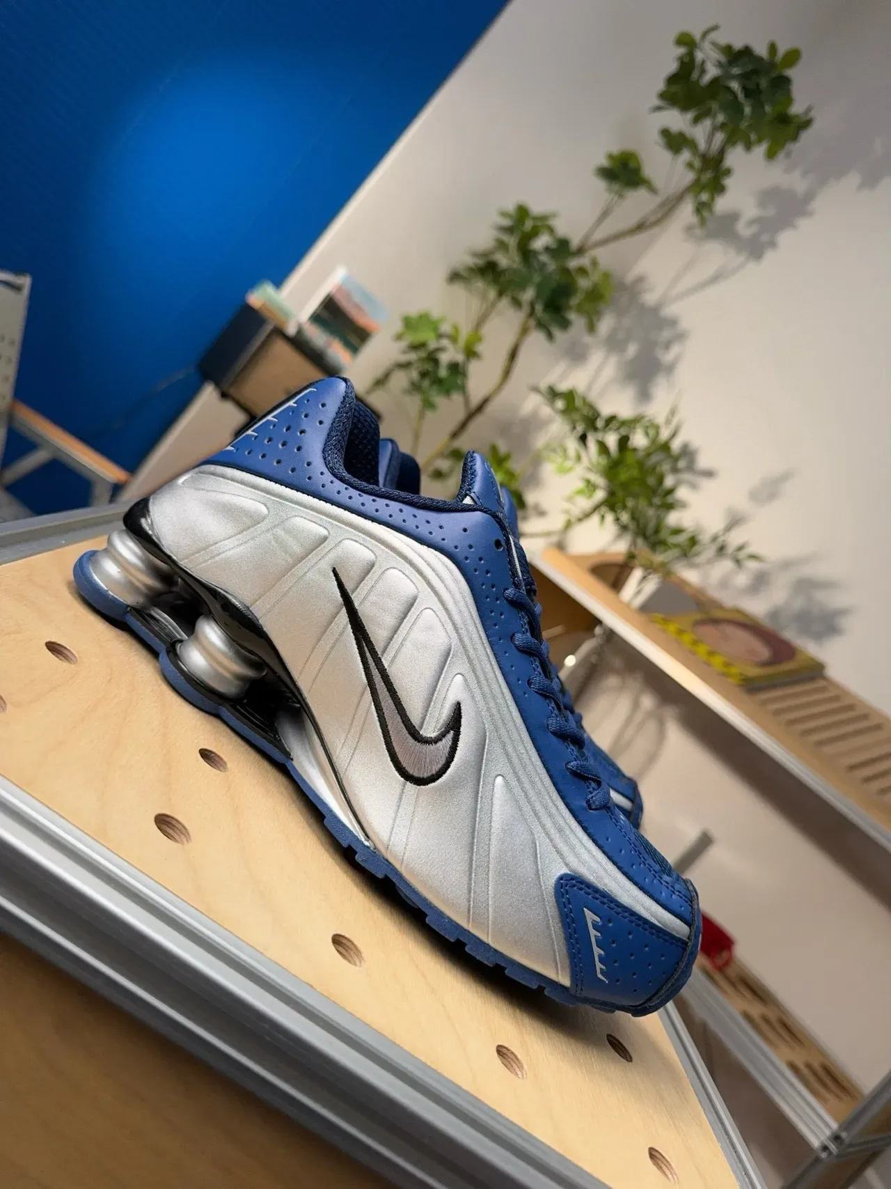 Nike Shox R4 Blue and Silver Lifestyle Sneakers 3