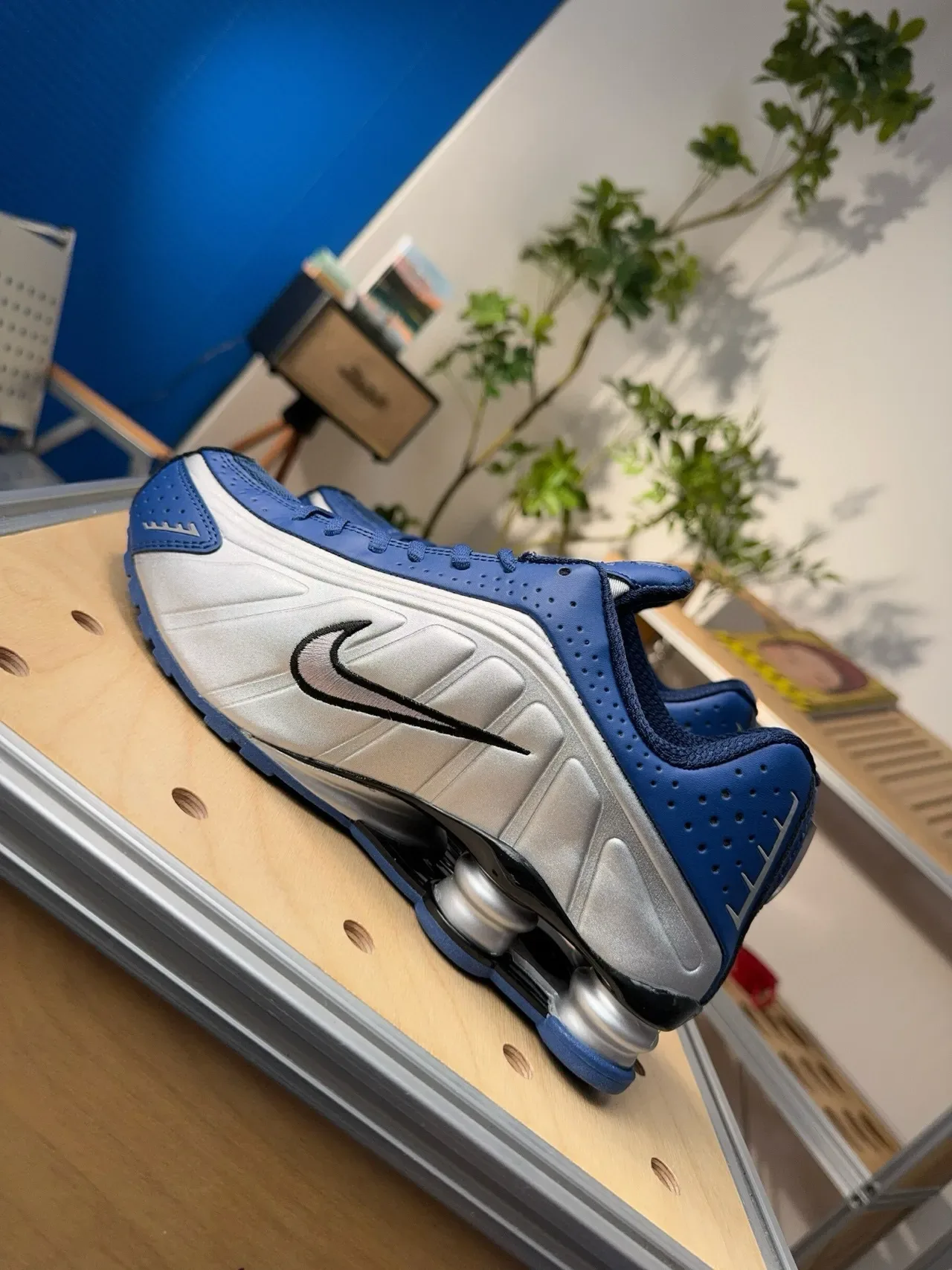Nike Shox R4 Blue and Silver Lifestyle Sneakers 4