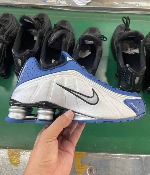 Nike Shox R4 Blue and Silver Lifestyle Sneakers 7