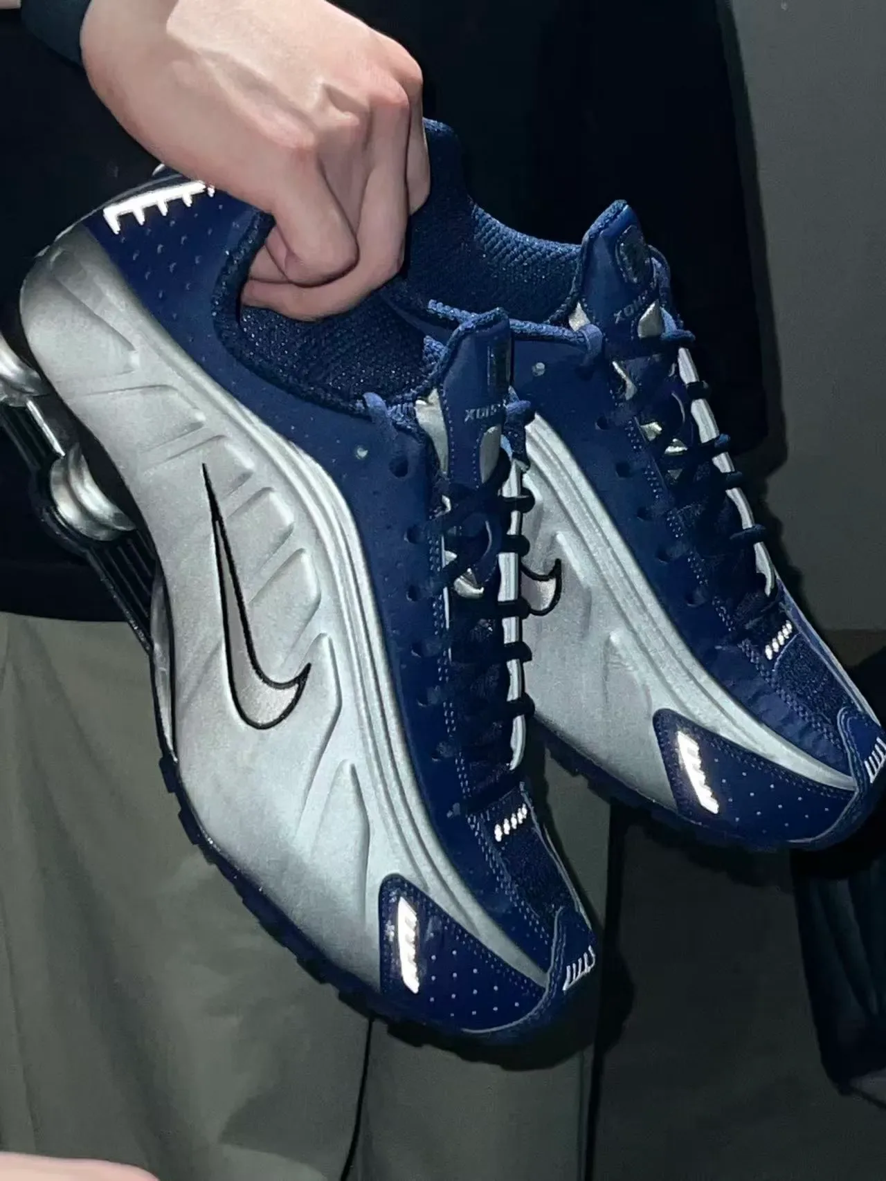 Nike Shox R4 Blue and Silver Lifestyle Sneakers 9