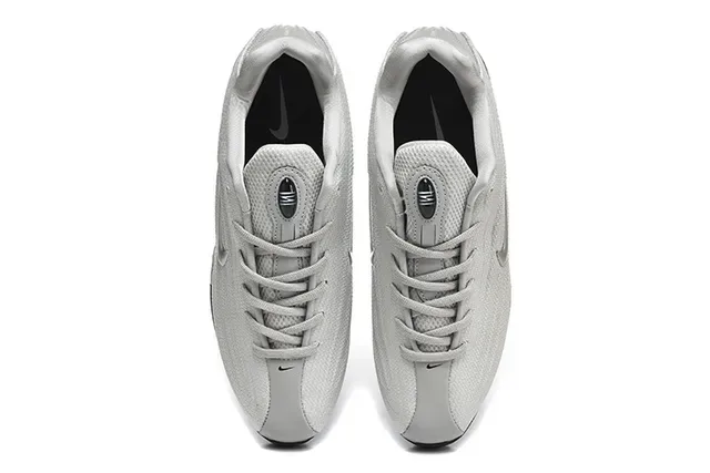 Nike Shox R4 Silver Chrome Lifestyle Sneakers 3