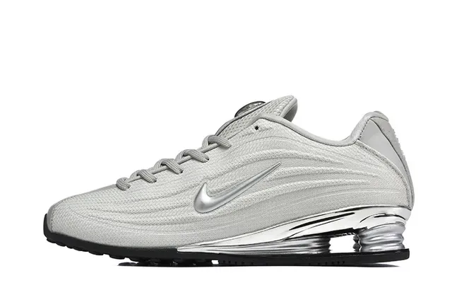 Nike Shox R4 Silver Chrome Lifestyle Sneakers 6