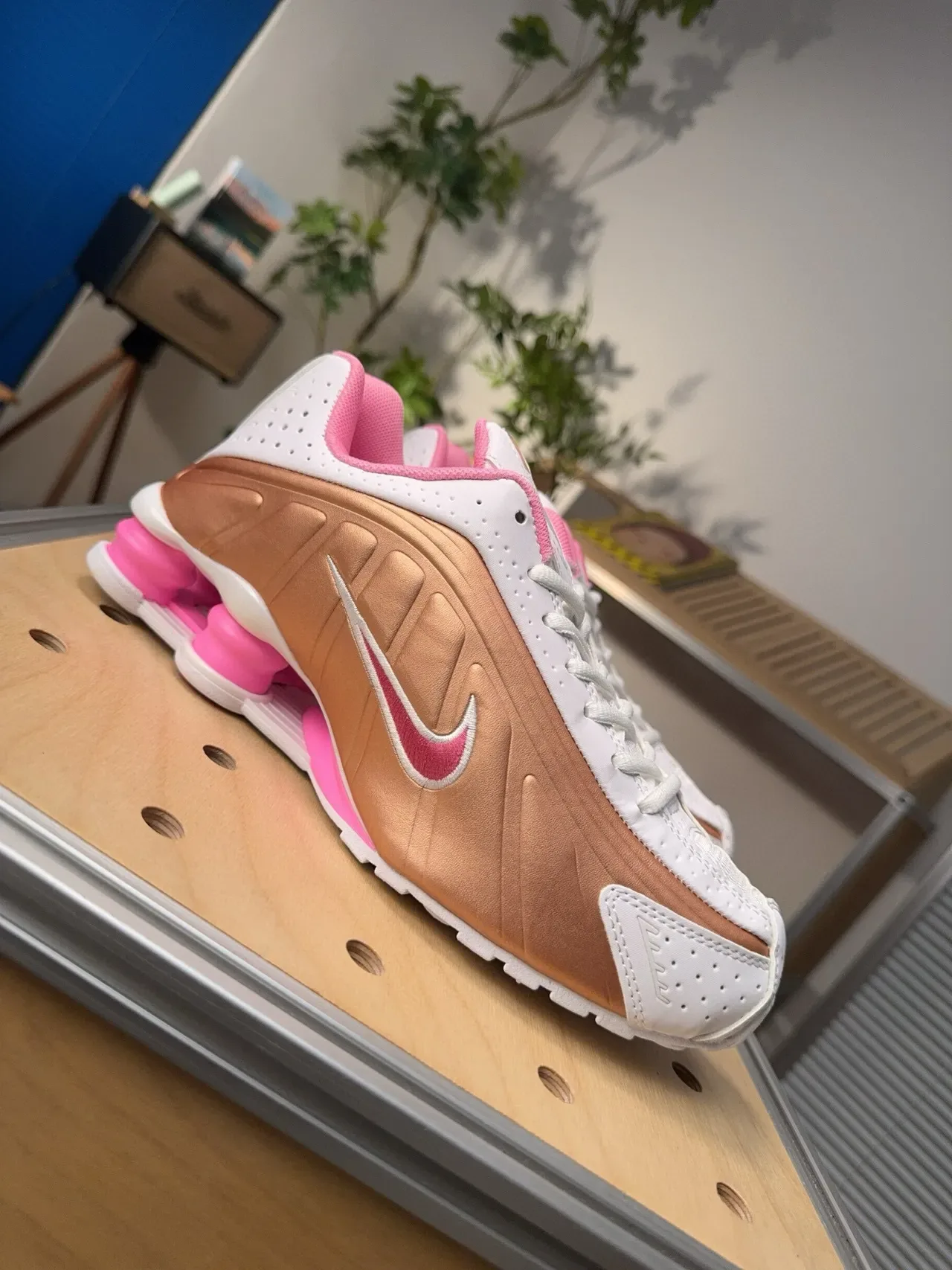 Nike Shox Running Sneaker White Copper Pink Lifestyle Sneakers 3