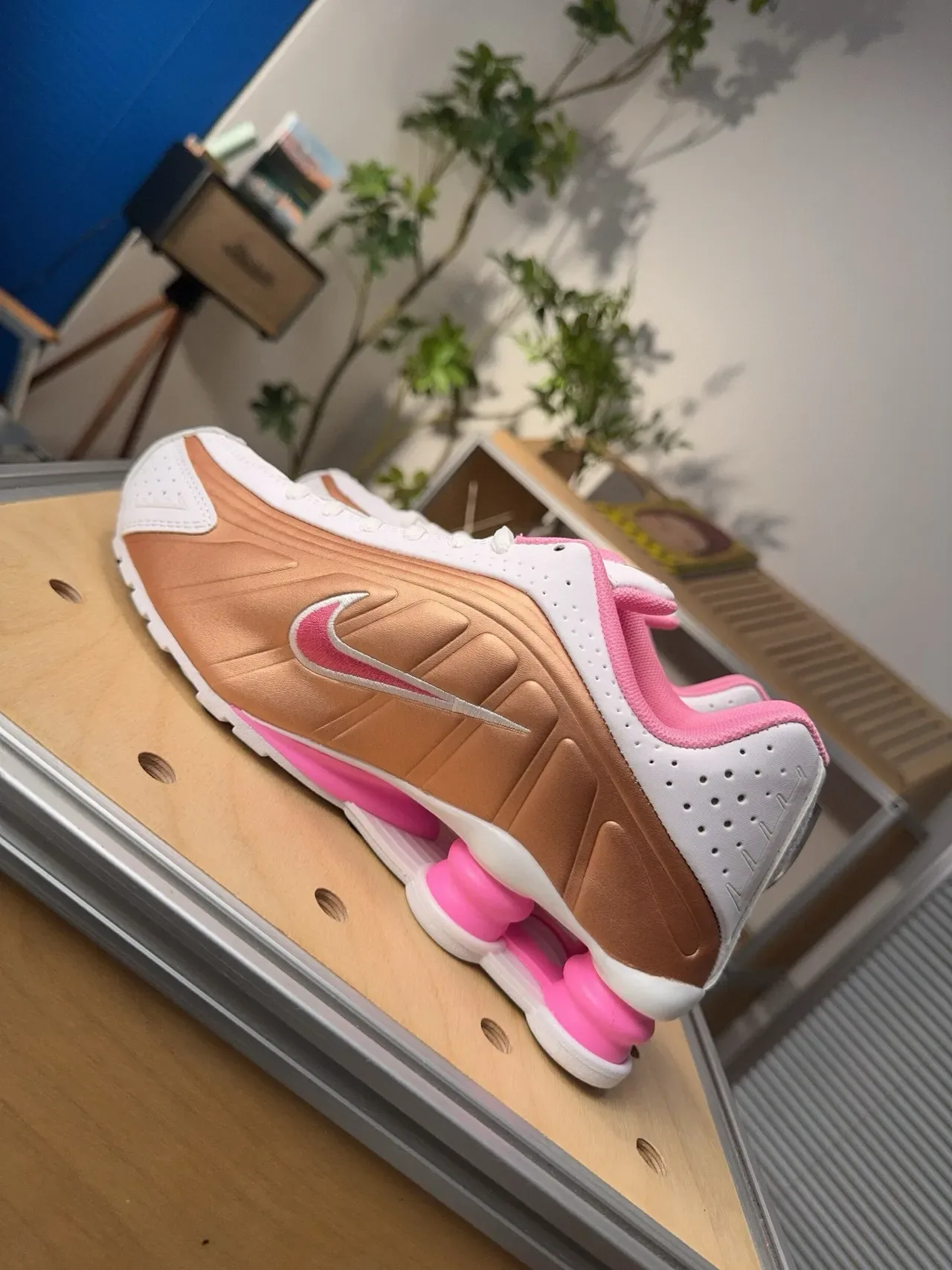 Nike Shox Running Sneaker White Copper Pink Lifestyle Sneakers 4