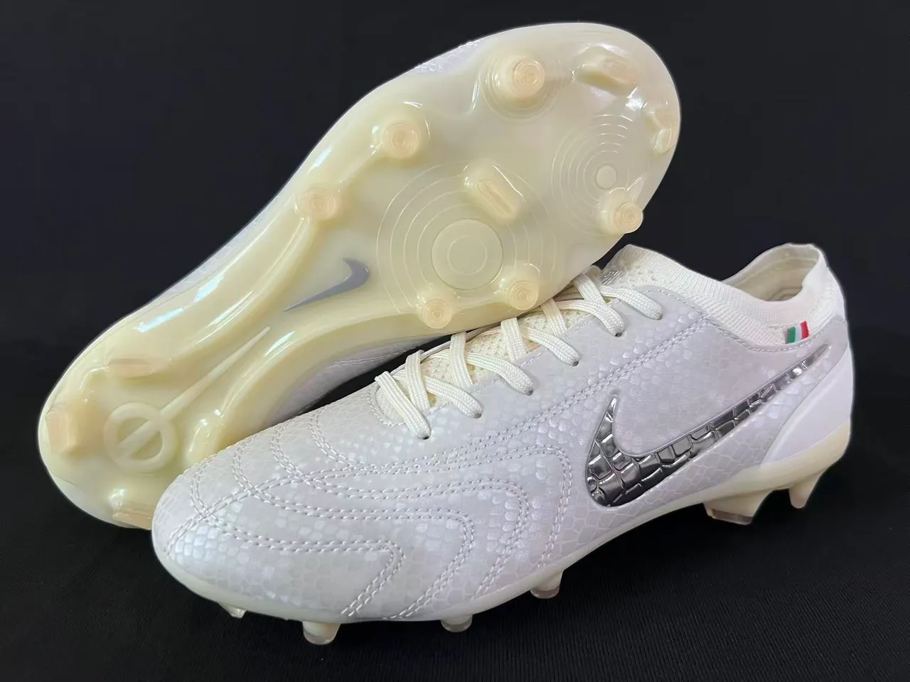 Nike Tiempo Legend Firm-Ground Soccer Shoes 8