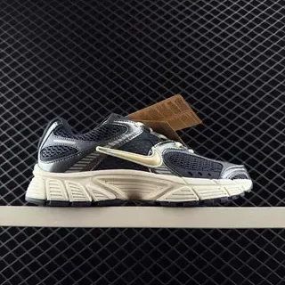 Nike V5 Runner काले भूरे रेट्रो रनिंग सिल्हूट मेश एंड सिंथेटिक ओवरले कंस्ट्रक्शन लाइफस्टाइल स्नीकर्स
