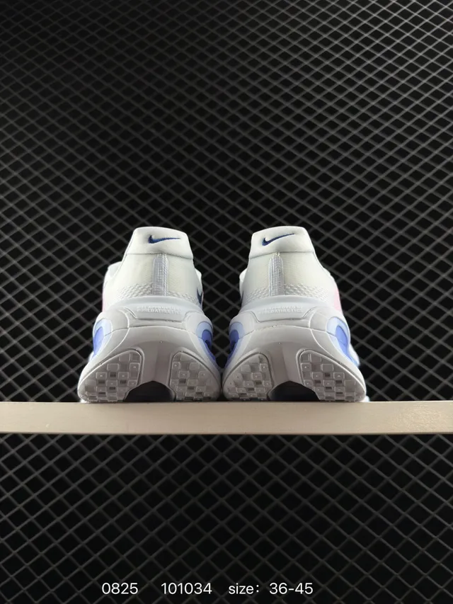 Nike Vomero Premium أحذية رياضية رمادي فاتح وردي بحري 3