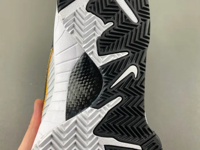 Nike White Black High-Top Ribbed Synthetic Overlay Basketball Shoes 9
