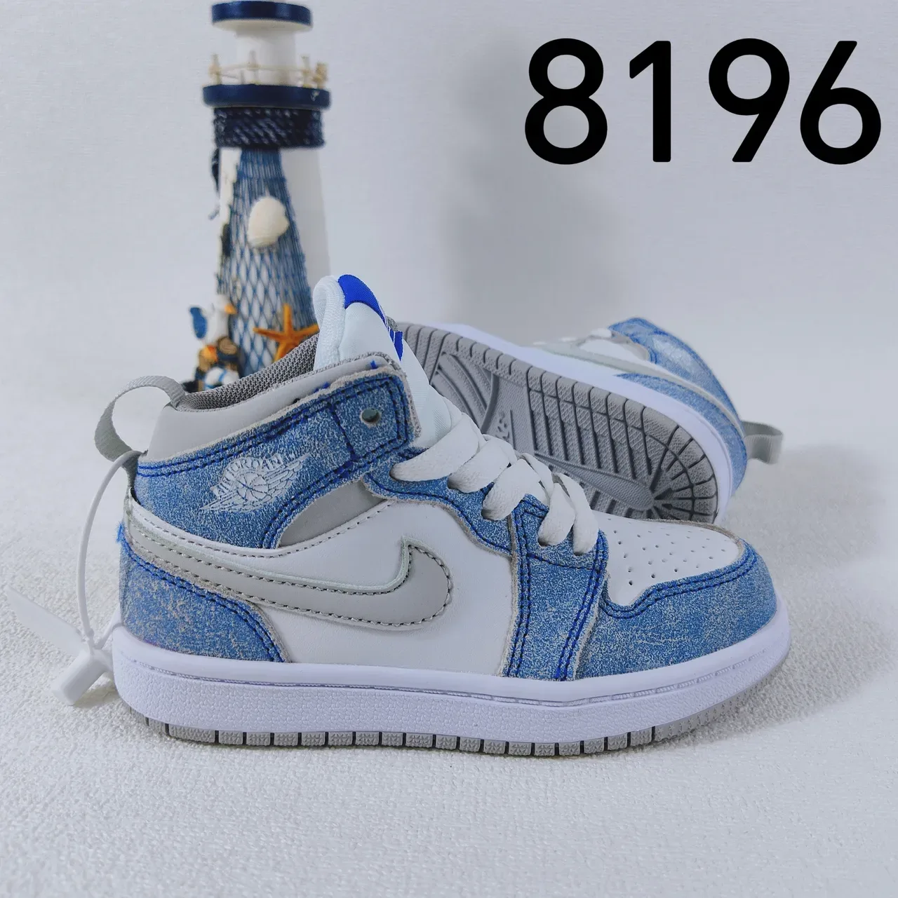 Nike White Blue Low-Top Perforated Toe Lifestyle Sneakers 5
