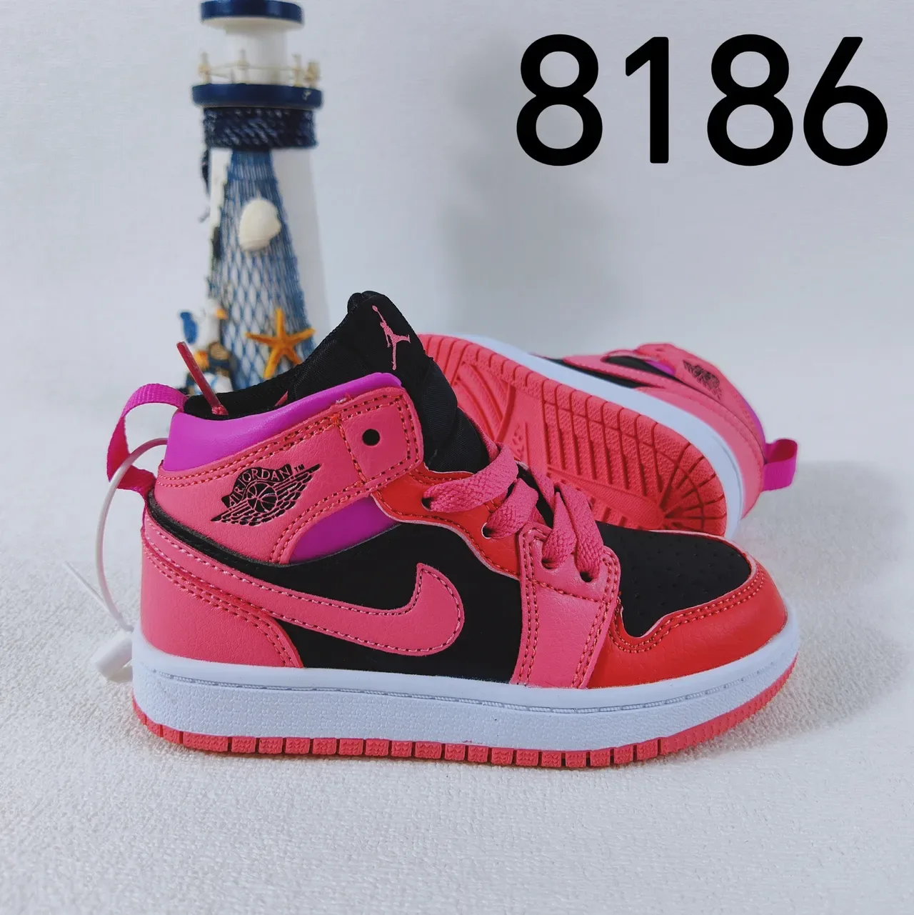Nike White Blue Low-Top Perforated Toe Lifestyle Sneakers 8