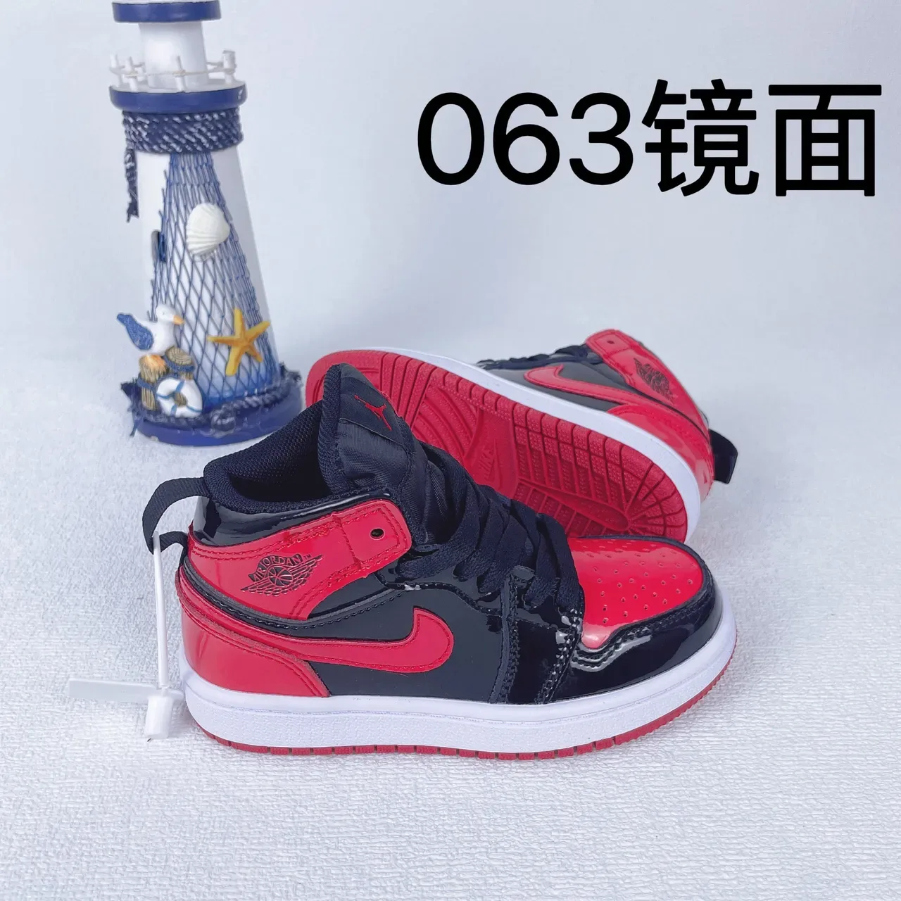 Nike White Blue Low-Top Perforated Toe Lifestyle Sneakers 9
