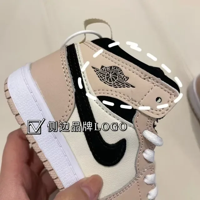 Nike White Blue Low-Top Perforated Toe Lifestyle Sneakers 16