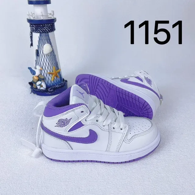 Nike White Blue Low-Top Perforated Toe Lifestyle Sneakers 18