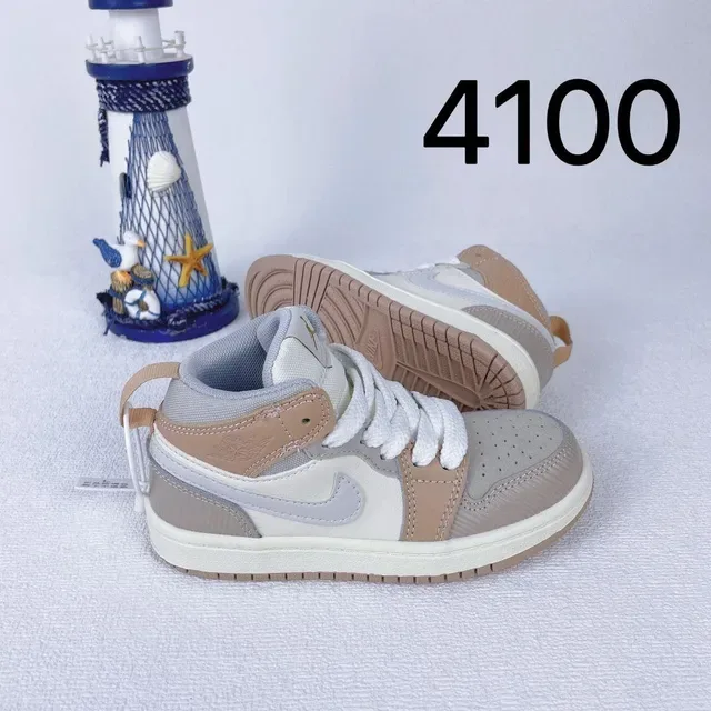 Nike White Blue Low-Top Perforated Toe Lifestyle Sneakers 23