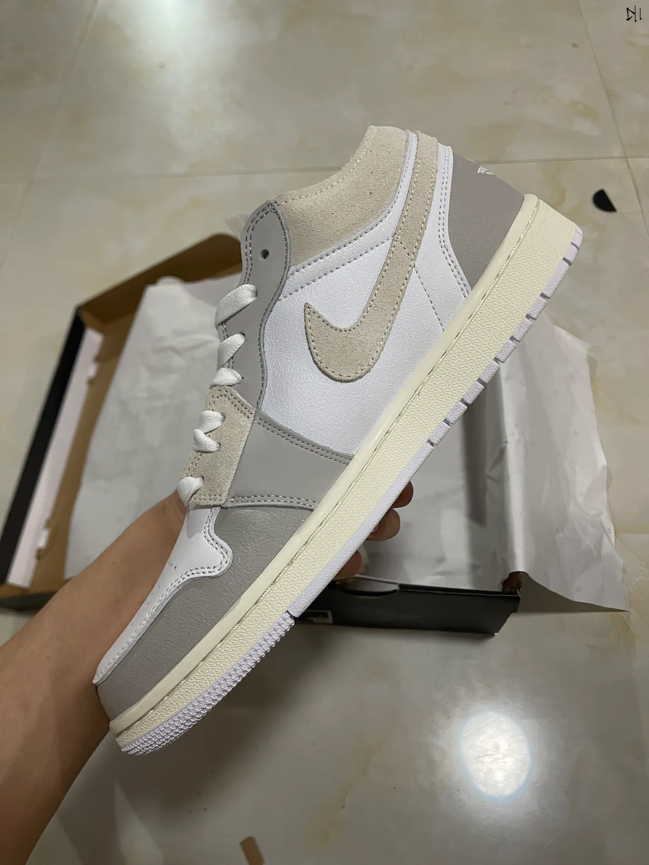 Nike White Gray Low-Top Layered Leather-Suede Upper Lifestyle Sneakers 5