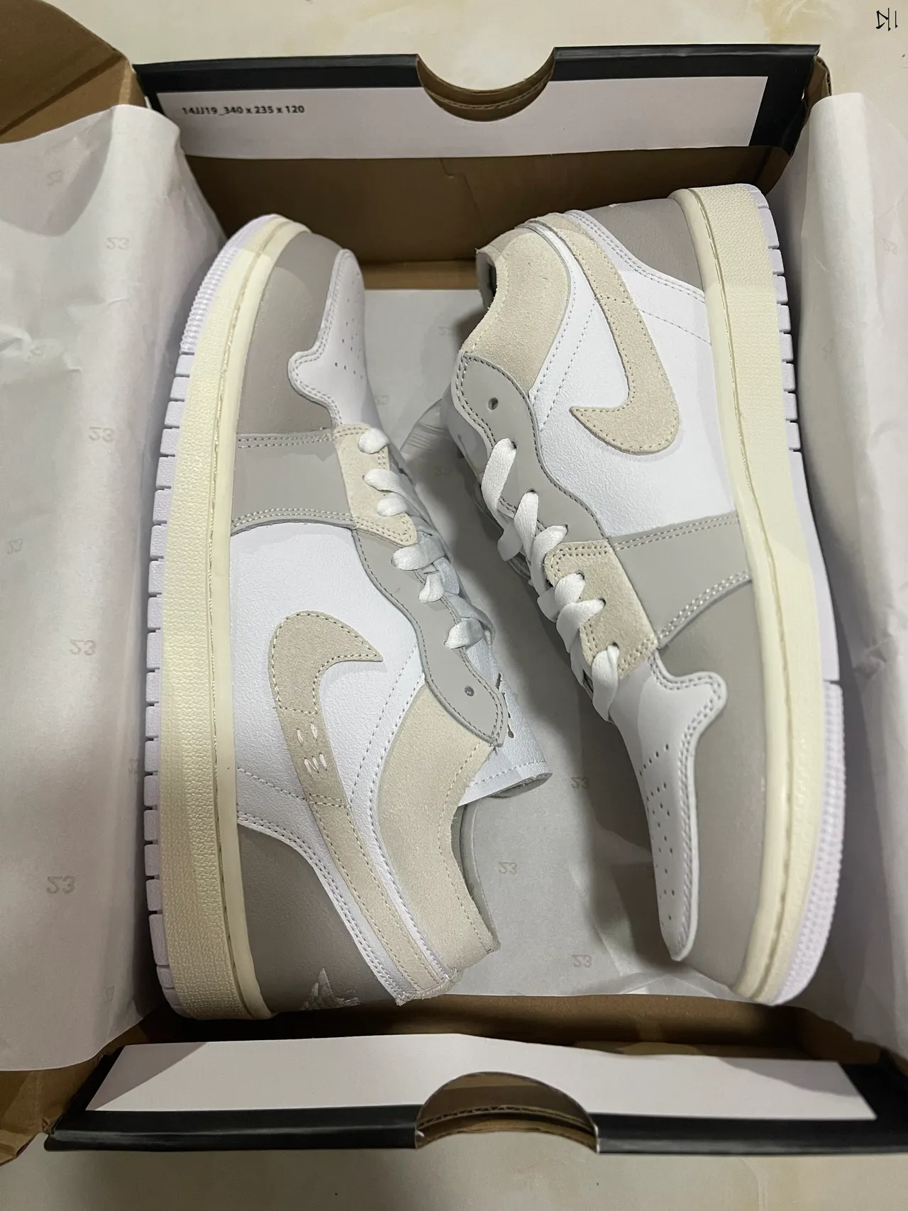 Nike White Gray Low-Top Layered Leather-Suede Upper Lifestyle Sneakers 8