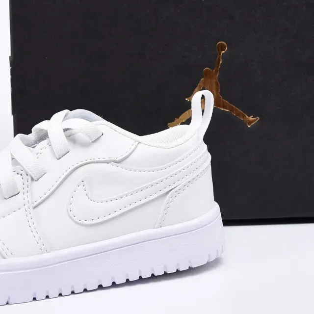 Nike White Low-Top Lace-Up Lifestyle Sneakers 19