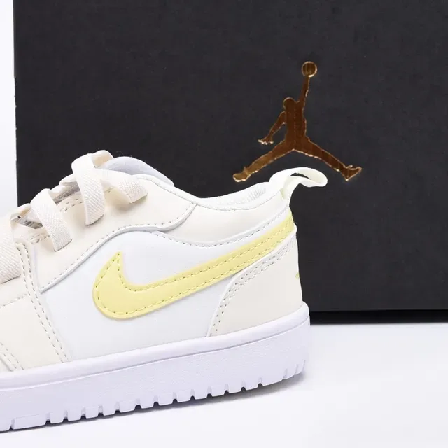 Nike White Low-Top Lace-Up Lifestyle Sneakers 24