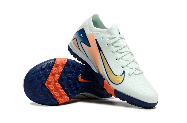 Nike Chaussures de football turf avec upper en tricot blanc et navy avec overlay graphique gradient 2