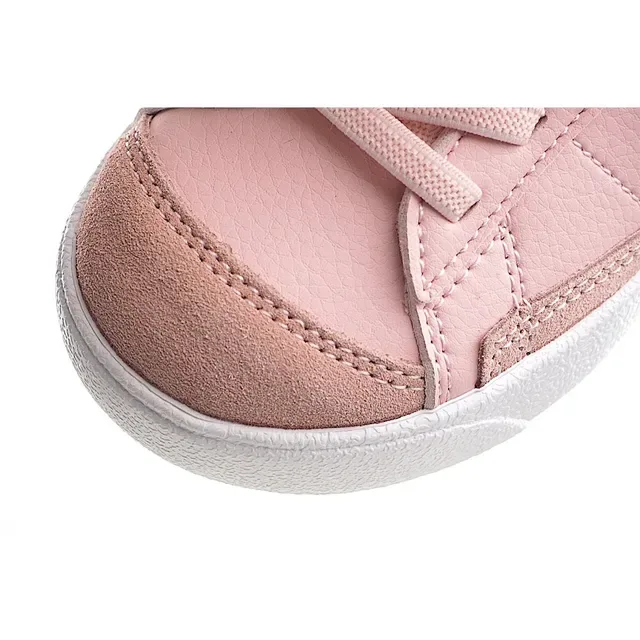 Nike White Pink Low-Top Padded Collar Lifestyle Sneakers 21
