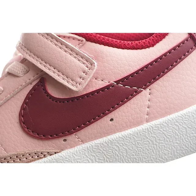 Nike White Pink Low-Top Padded Collar Lifestyle Sneakers 23