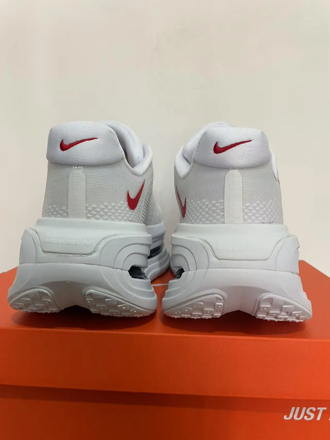 Nike White Red Engineered Mesh Upper Dual Visible Air Zoom Units Running Shoes 4