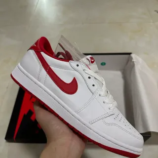 Nike White Red Low-Top Leather Upper Lifestyle Sneakers