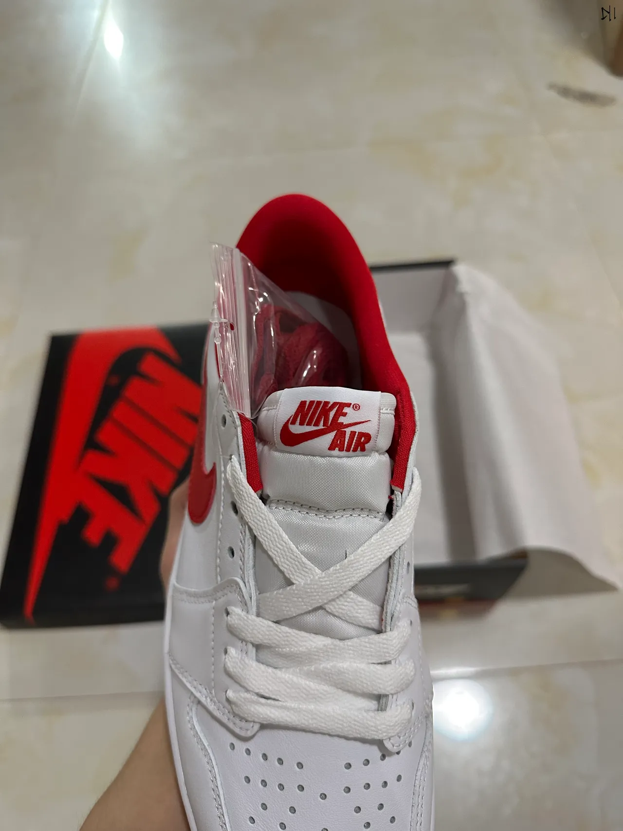 Nike White Red Low-Top Leather Upper Lifestyle Sneakers 4
