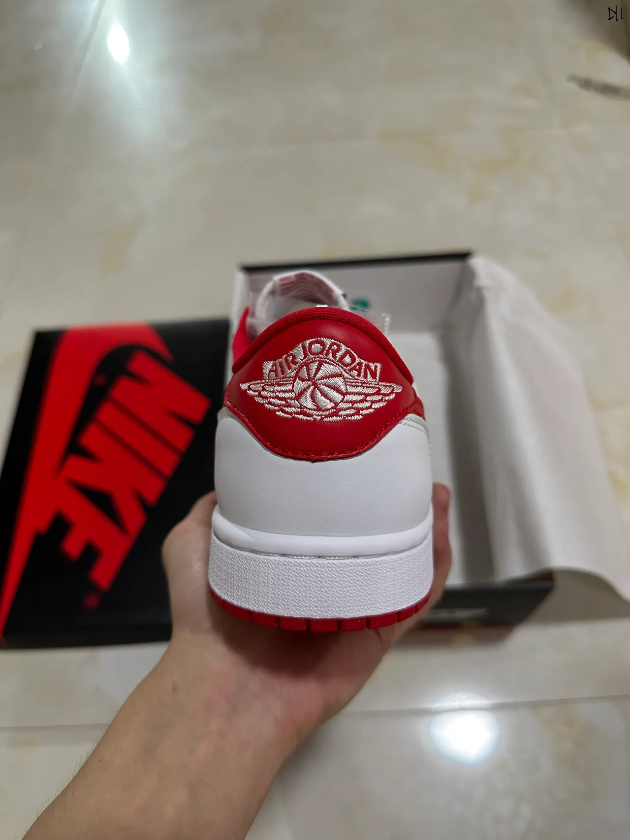 Nike White Red Low-Top Leather Upper Lifestyle Sneakers 7