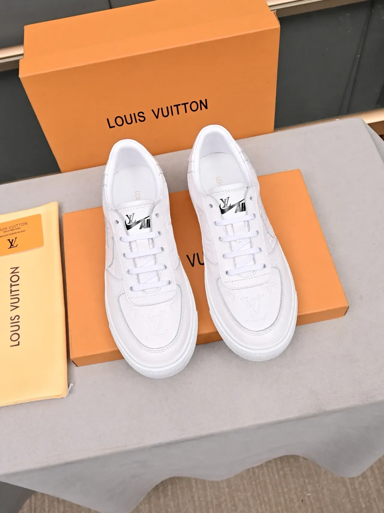 Nike White Textured Leather Upper Lifestyle Sneakers 3