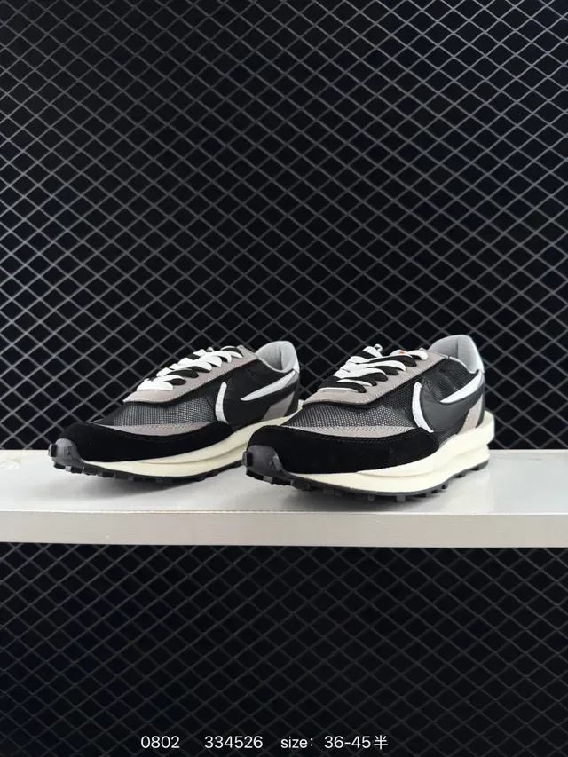 Nike x sacai LDWaffle Black White Gray Lifestyle Sneakers 2