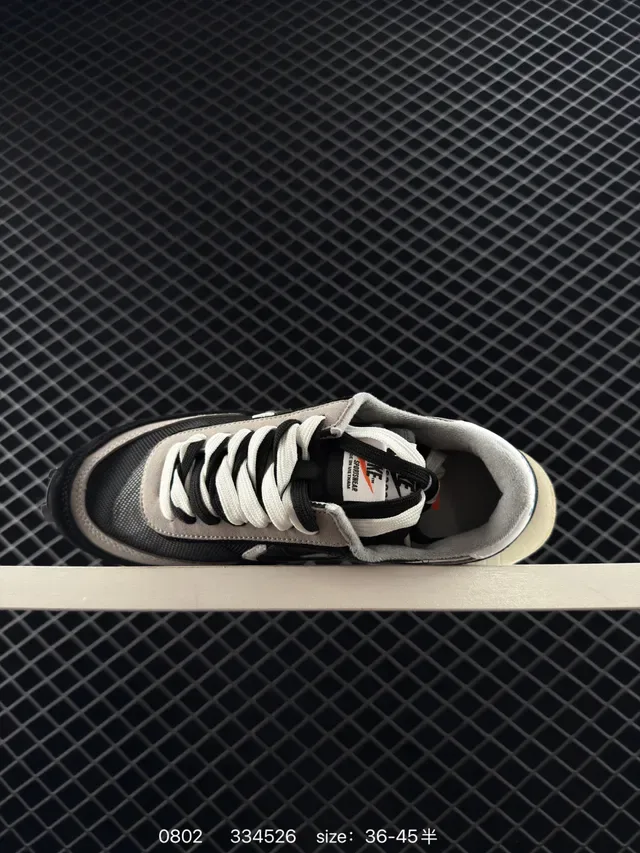 Nike x sacai LDWaffle Black White Gray Lifestyle Sneakers 4