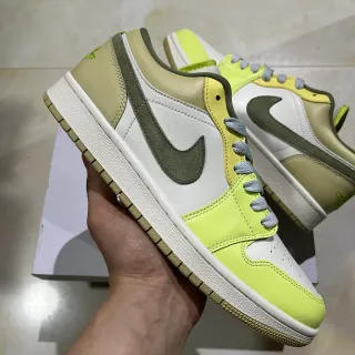 Nike Yellow Beige Low-Top Leather And Suede Upper Lifestyle Sneakers