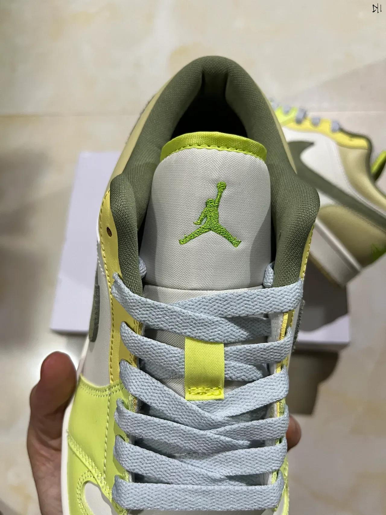 Nike Jaune Beige Low-Top Cuir et Daim Baskets Lifestyle 4