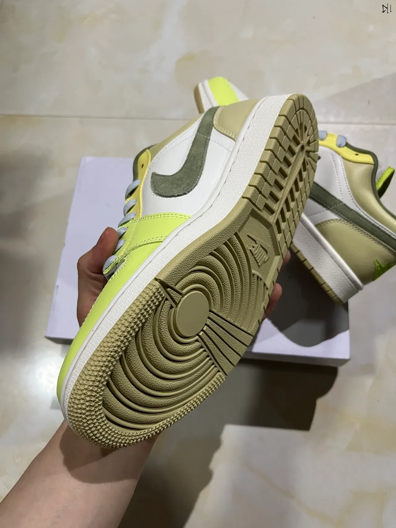 Nike Jaune Beige Low-Top Cuir et Daim Baskets Lifestyle 6