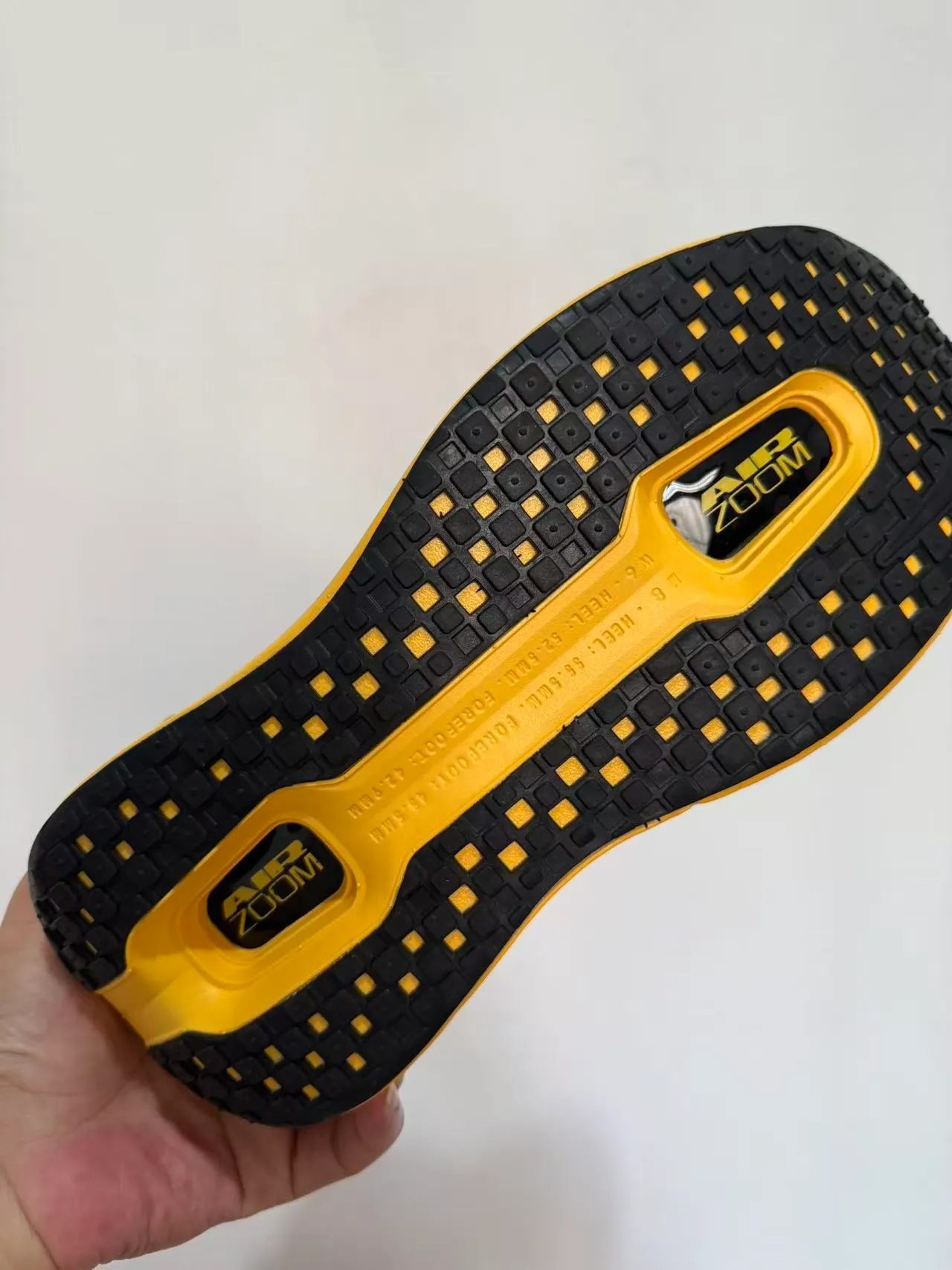 Nike Yellow Black Engineered Mesh Upper Full-Length Visible Air Zoom Unit Running Shoes 2