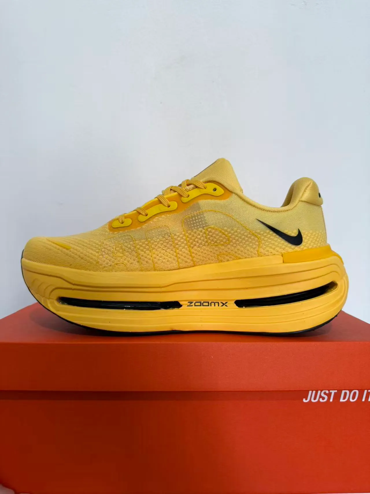 Nike Yellow Black Engineered Mesh Upper Full-Length Visible Air Zoom Unit Running Shoes 5