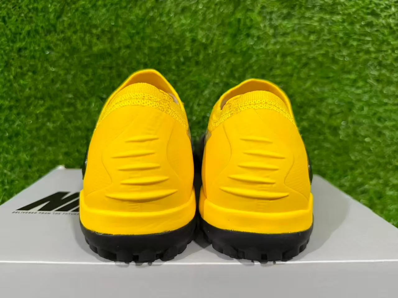 Nike Jaune Violet Bas-Coupé Tricot Supérieur Clous Coniques Turf Chaussures de Football 2
