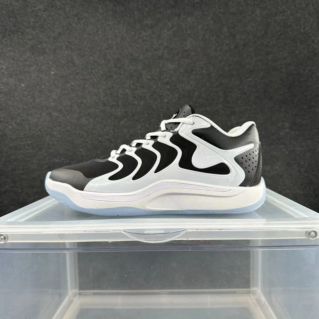 Nike Zoom 2K Black White Wave-Pattern Synthetic Overlays Perforated Heel Counter Basketball Shoes 2