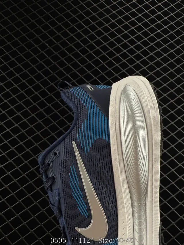 Nike Zoom VOMERO 18 Navy Blue Engineered Mesh Upper Wave-Patterned Midsole Running Shoes 3