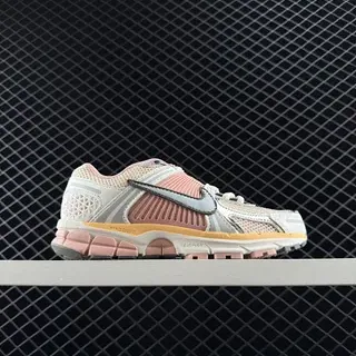 Nike Zoom Vomero 5 SP Pink and Cream Zapatos de correr